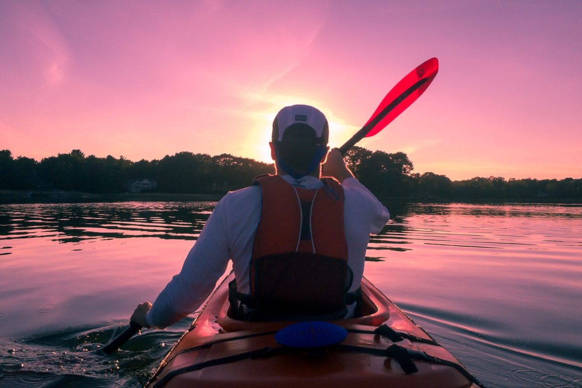 Men kayaking - YOUTOHEALTHY
